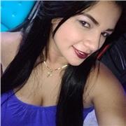 Docente imparte clase á niños de todas las edades